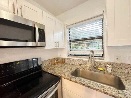 3105 Ocean Pkwy, Boynton Beach FL  33435-1652 exterior