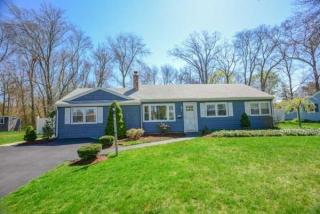 8 Hemlock Dr, Barrington, RI 02806-1511
