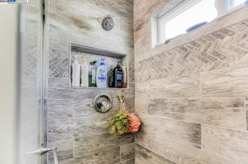 2708 Humboldt Ave, Oakland CA  94602-3635 exterior