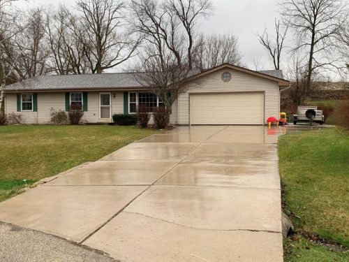 31005 Lake Pointe Ct, Waterford, WI 53185-2477
