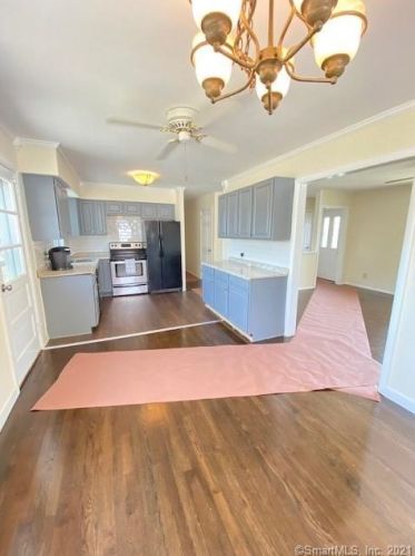 21 Wentworth St, Milford CT  06461-2352 exterior