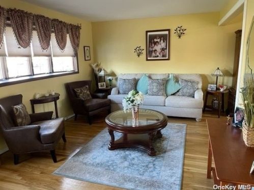 171 Mohawk Ave, Deer Park, NY 11729-1701
