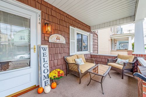 214 Loyalhanna Ave, Latrobe, PA 15650-1724