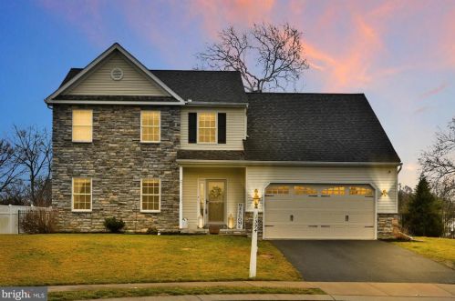 1594 Wiker Ave, Lancaster, PA 17602-3953