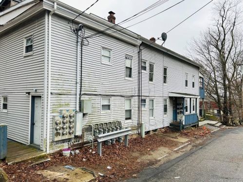 21 Franklin St, Putnam, CT 06260-2046