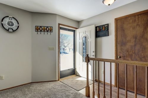 842 Buckingham Cir, Chenequa, WI 53029-2543