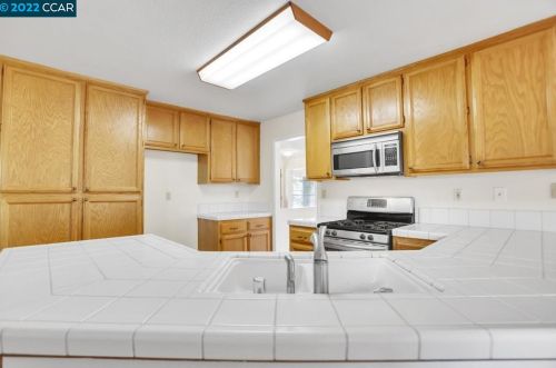 9456 Fairlight Ct, Elk Grove CA  95758-1031 exterior