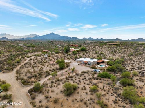 6061 Desert Foothills Dr, Tucson, AZ 85743-9443