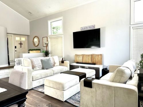 23037 Weymouth Pl, Santa Clarita CA  91354-2040 exterior