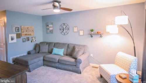 6402 Creekbend Dr, Navy Sup Dpt PA  17050-4002 exterior