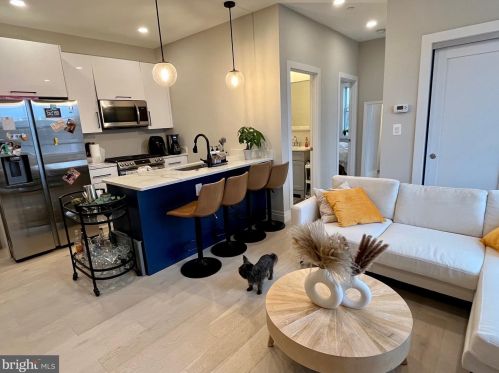 1102 Staples St, Washington, DC 20002-3922