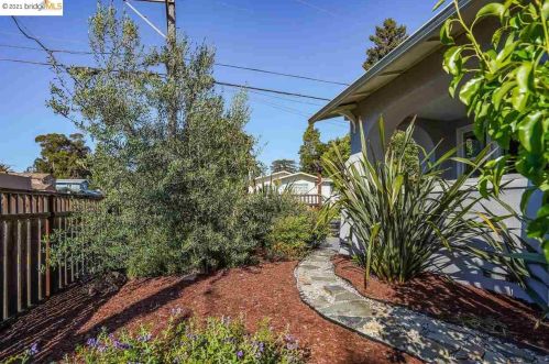 2568 Humboldt Ave, Oakland, CA 94601-3225