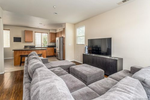 710 Paradise Way, National City, CA 91950-3071