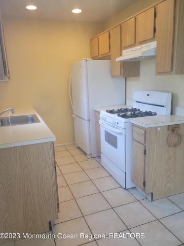 21 Linton Close, East Freehold NJ 07728-3816 exterior