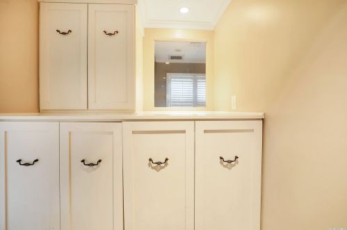 6 Hayuta Ct, Holtsville NY  11742-1206 exterior