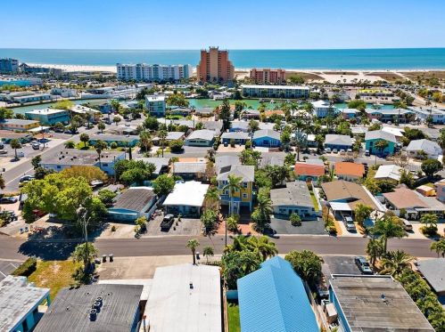 11108 3rd St, Saint Petersburg, FL 33706-4604