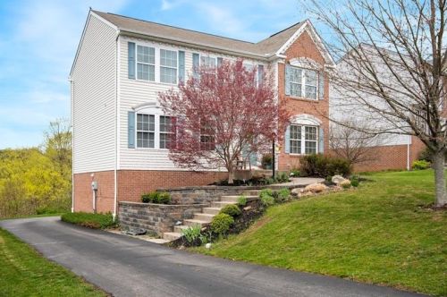1092 Shawnee Ridge Dr, Cheswick, PA 15024-2303