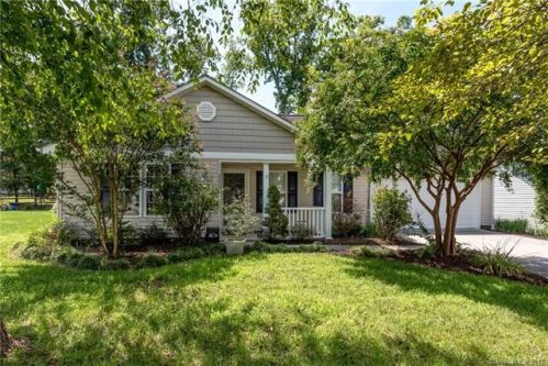 2222 Oakhurst Ct, Kannapolis, NC 28081-7136
