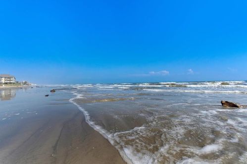 4020 Oleander Dr, Galveston, TX 77554-9768