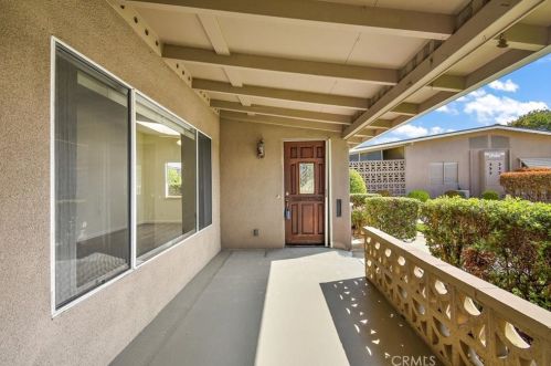 1371 Pelham Rd, Seal Beach, CA 90740-4043
