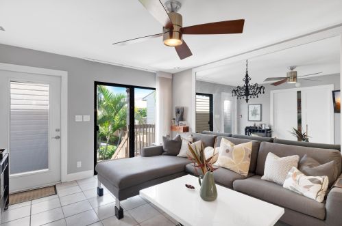 602 Executive Center Dr, West Palm Beach, FL 33401-4946