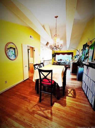 11 Camelot Dr, Norwalk CT 06850-2413 exterior