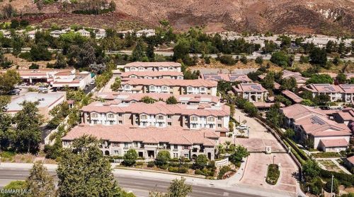 485 Country Club Dr, Simi Valley, CA 93065-8395