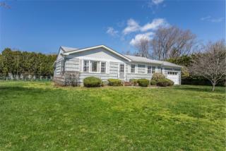 560 Bay Haven Ln, Southold, NY 11971-4347