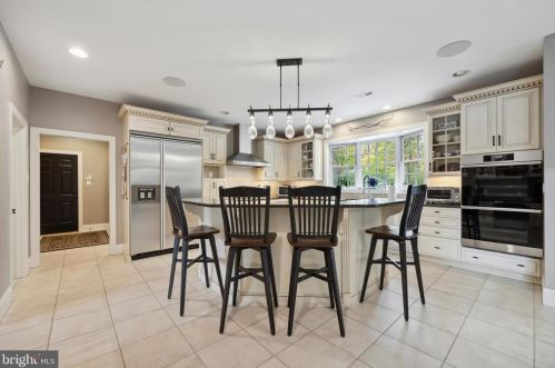 10 Devonshires Ct, Blue Bell PA  19422-2560 exterior