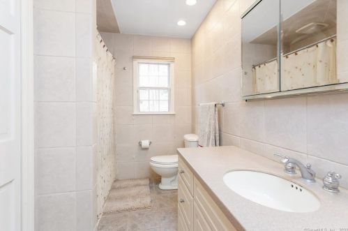 163 Barncroft Rd, Stamford CT 06902-1253 exterior