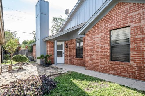 418 Sycamore Ln, Euless, TX 76039-4456