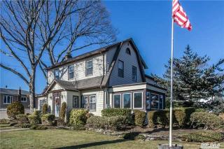 1749 Grand Ave, North Merrick, NY 11566-3309