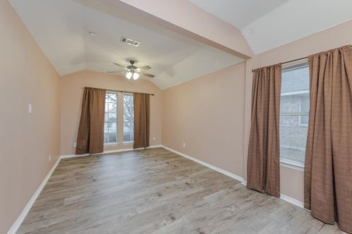 913 Jeffrey Dr, Denton TX  76208-6425 exterior