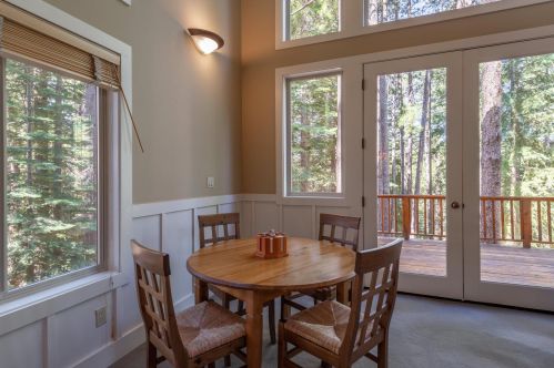 11720 Mougle Ln, Truckee CA  96161-6108 exterior