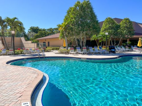 2455 Lindell Blvd, Delray Beach FL  33444-1138 exterior
