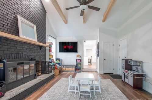 29 Carriage House Dr, Danbury CT  06810-8206 exterior