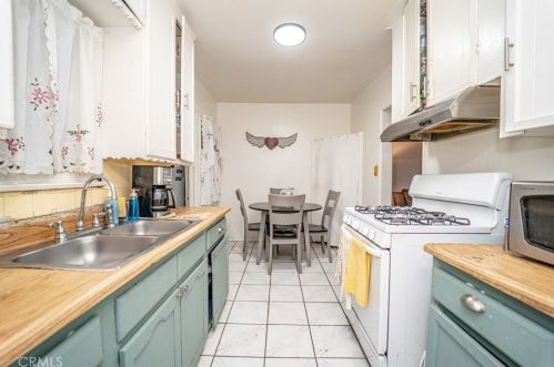 1818 Rose Ave, Compton CA  90221-1006 exterior