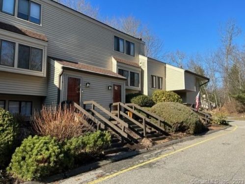 4 Comstock Trl, Brookfield Center, CT 06804-3302