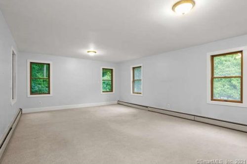 307 Berkshire Rd, Sandy Hook CT  06482-1511 exterior