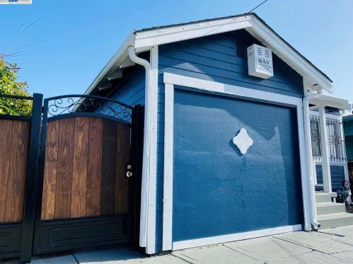 2330 87th Ave, Oakland, CA 94605-3922