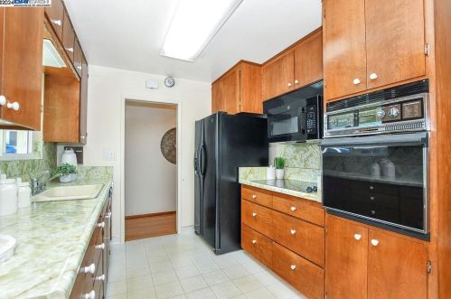 940 Marlesta Rd, Pinole CA  94564-2609 exterior