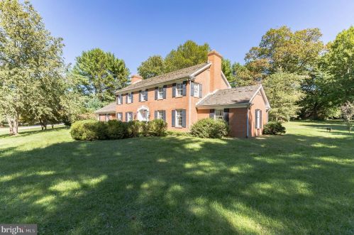 210 Haystack Ln, Wilmington, DE 19807-1122