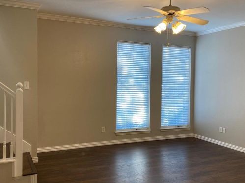 315 Crowe Dr, Euless TX  76040-4127 exterior