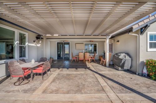 4025 Ashford Cir, Hollister CA  95023-8966 exterior
