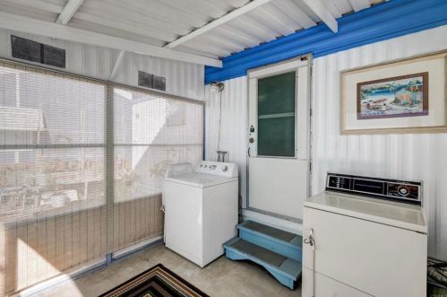 66 Hummingbird Ln, Oceanside CA  92057-6450 exterior