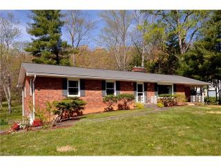 40 Keasler Rd, Asheville, NC 28805-1438
