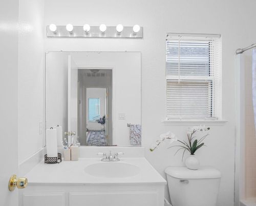 422 Walnut Ave, Manteca CA  95336-4410 exterior