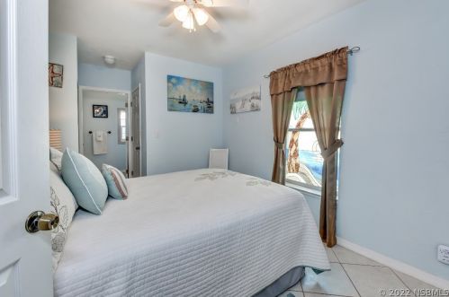 4241 Atlantic Ave, Daytona Beach FL 32127-7004 exterior