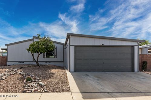 6100 Thunder River Dr, Tucson, AZ 85756-9565