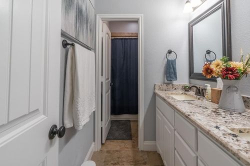 7602 Gussie Nell Davis Dr, Greenville TX  75402-4783 exterior